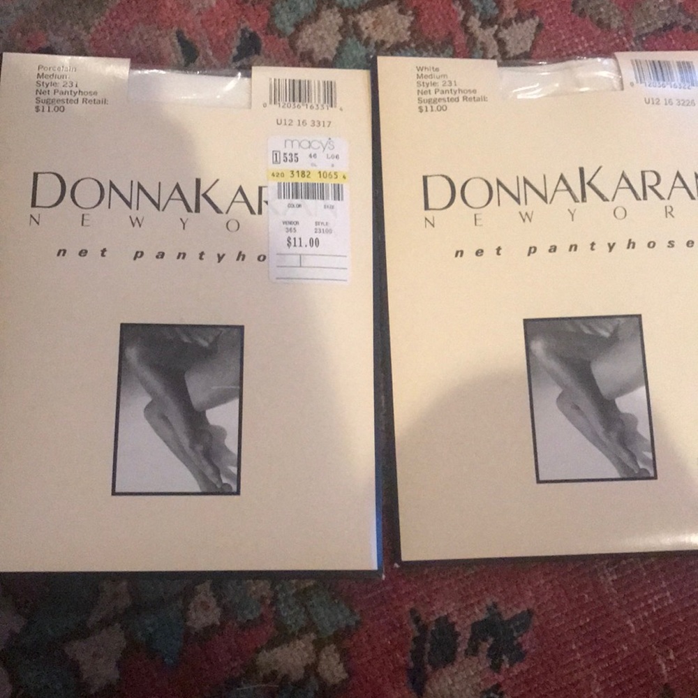 1 unopened Donna Karen medium white pantyhose.